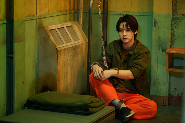 Kkorepo's tweet photo. 「公式」#ソイングク＆#チャンドンユン「#オオカミ狩り」、9月21日韓国公開確定…ハードボイルドサバイバルアクションの極致 
https://t.co/O1WvZPsKiR https://t.co/qPE7asfOI0