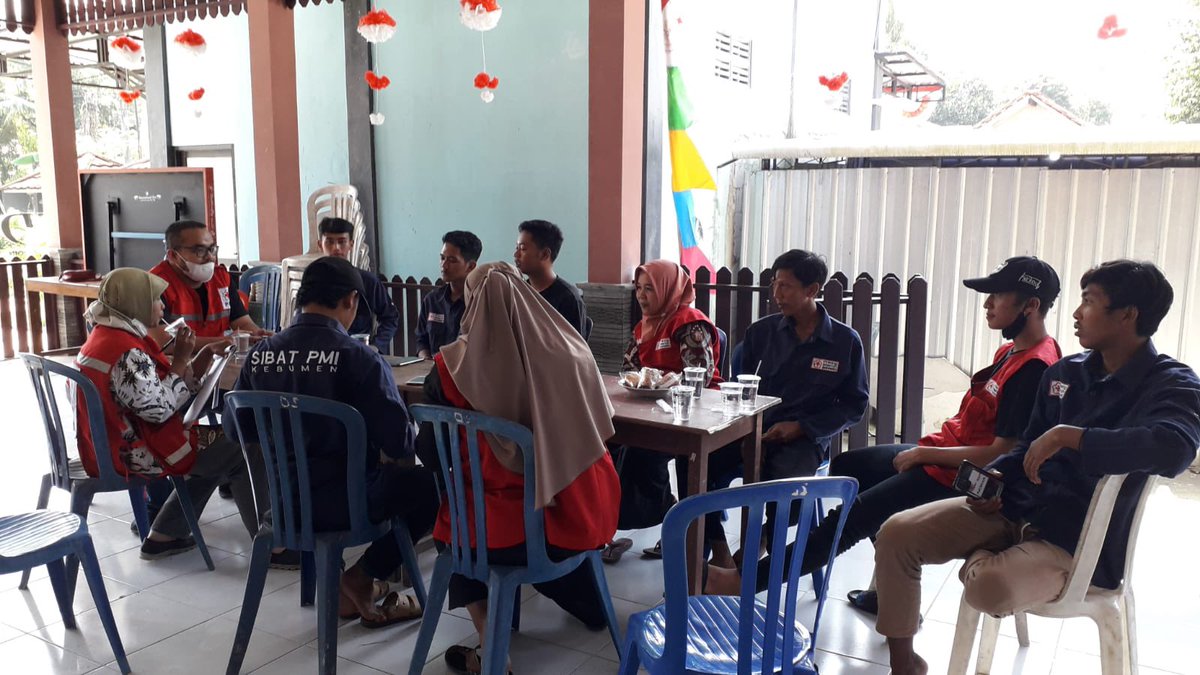 HerryFTanjung's tweet photo. Tim Evaluator PMI Pusat Kunjungan ke Desa dan Sekolah di Tanggulangi dan Jlandri untuk Evaluasi Tengah Tahun Program Kesiapsiagaan Tanggap Darurat Bencana di Masyarakat &amp; sekolah Selatan Jawa di Kebumen, Jawa Tengah. Sabtu, (20/8). Cc @RadioElshinta @SonoraFM92 https://t.co/DMAdapHDtA