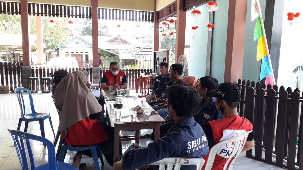 HerryFTanjung's tweet photo. Tim Evaluator PMI Pusat Kunjungan ke Desa dan Sekolah di Tanggulangi dan Jlandri untuk Evaluasi Tengah Tahun Program Kesiapsiagaan Tanggap Darurat Bencana di Masyarakat &amp; sekolah Selatan Jawa di Kebumen, Jawa Tengah. Sabtu, (20/8). Cc @RadioElshinta @SonoraFM92 https://t.co/DMAdapHDtA