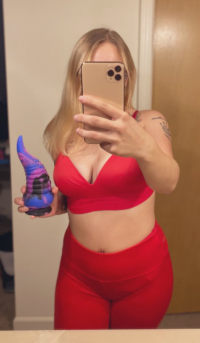 naughtygemini_'s tweet photo. 10/10 for my FREE dildo supplied by @XiangBo9229 thank you so much this felt so good in my pussy 🥵 to get yours just message them !! https://t.co/80NBSPifIN