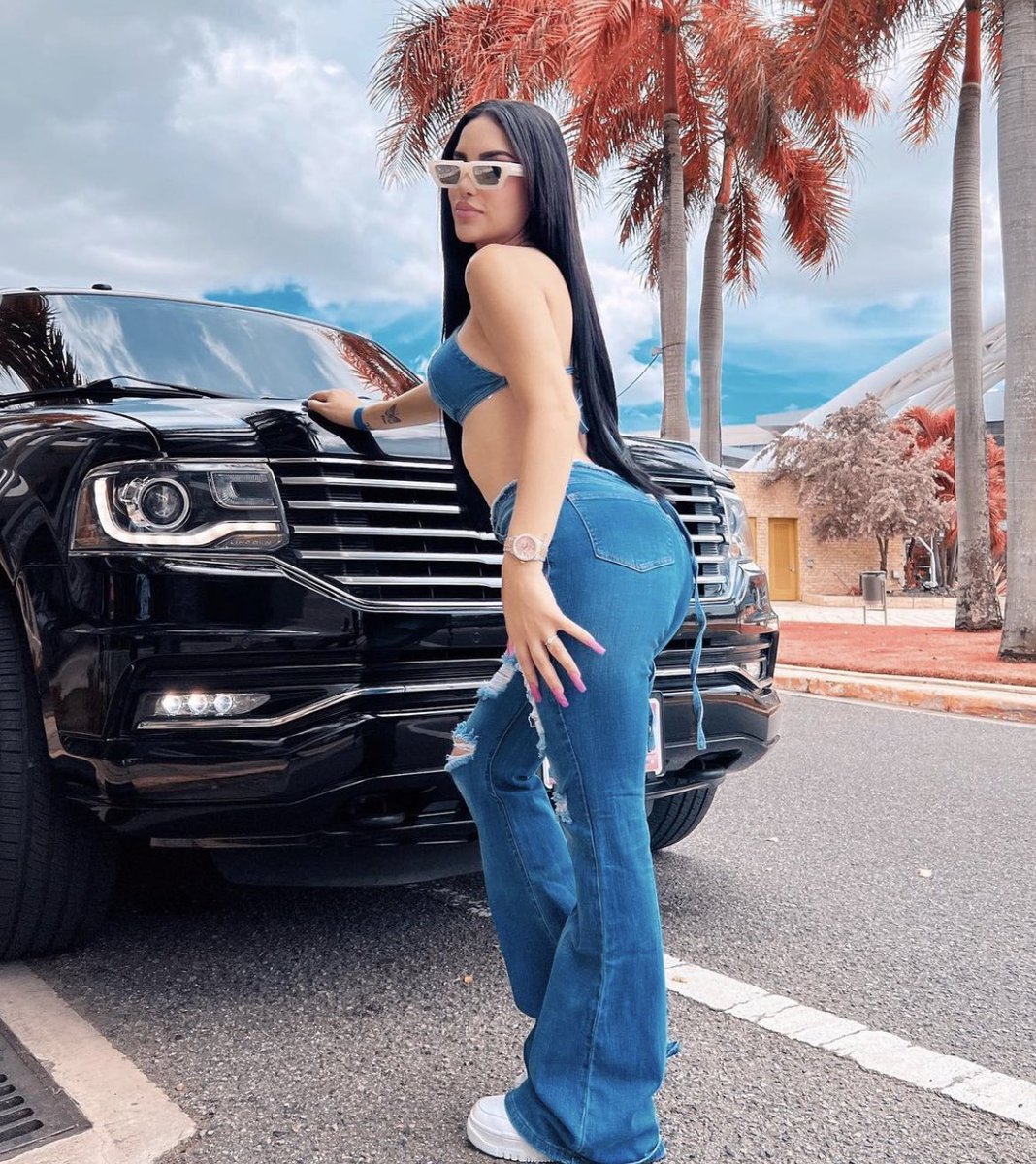 justdanna__'s tweet photo. @dannapaola comenzó a seguir a la influencer y cantante mexicana @KimberlyLoaiza_ en IG, enhorabuena!! Ahora se siguen mutuamente en dicha red social 🔥 https://t.co/xqCLgYC1Nm