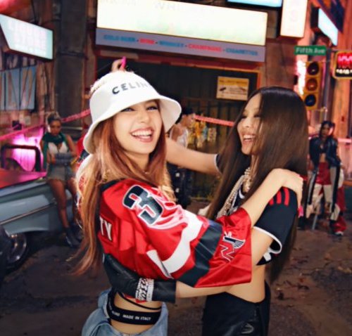 lima_narvaiza's tweet photo. Even when the four seasons change, I won't forget the two of you. π₯π₯π₯
Thank you for being the reason I smile everyday β€β€β€
#JENLISA
#JENNIE
#LISA
#NINI
#LILI
#JENLISAFOREVER
#JenlisaIsReal
#MySunshine
#OurSanity
#Inspiration https://t.co/SB6PJif8fb