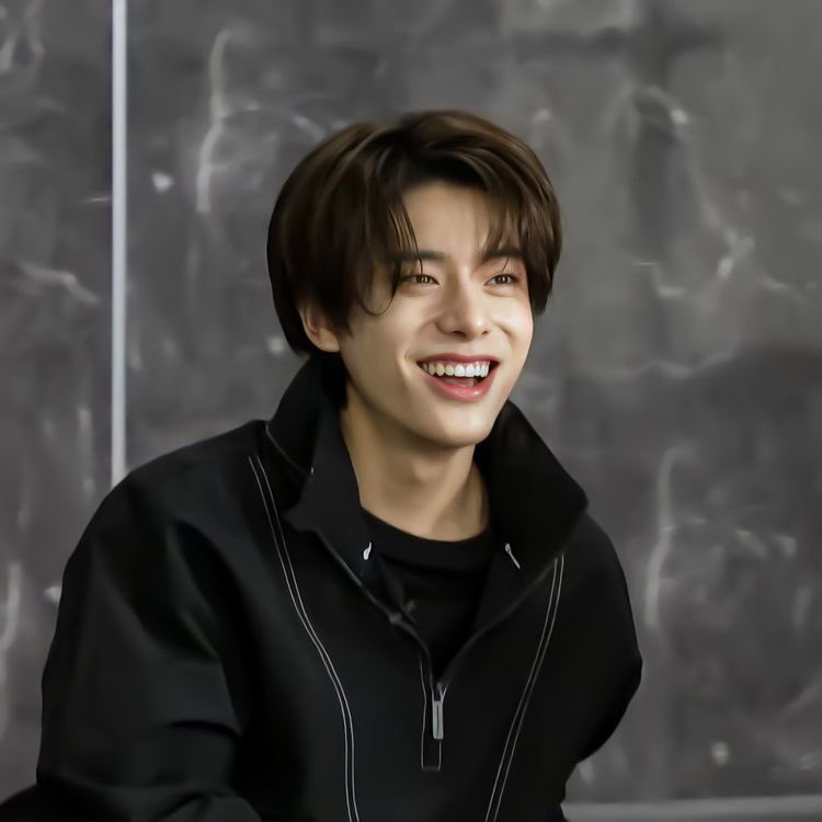 DumpEnhypen's tweet photo. Jake smile #jakesmile https://t.co/go3I6nwhHs