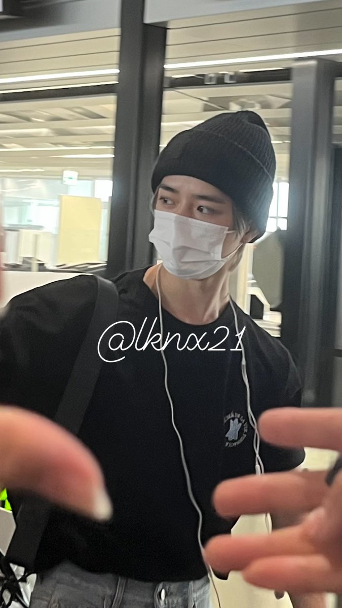 lknx21's tweet photo. 220823 출국 NRT
#휴닝카이 #범규 #수빈
#TOMORROW_X_TOGETHER 
#투모로우바이투게더 #TXT https://t.co/yb93s2MVjV