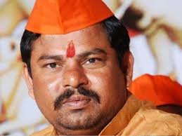 MohdSam17189678's tweet photo. Telangana police to arrest BJP Raja Singh (mla Goshamahal ) for using abusive words against prophet Mohammad P.B.U.H
@KTRTRS @hydcitypolice 
@TelangaDGP @telanganaCMO
#arrestrajasingh https://t.co/EaFL5sN2jm