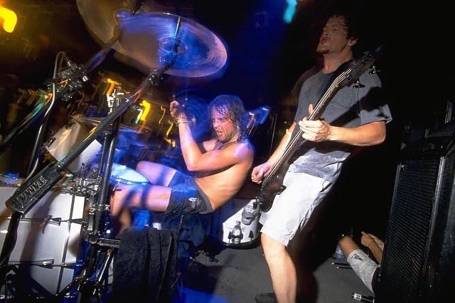 MetSince1981's tweet photo. 📆En 1995 un día como hoy 23 de Agosto, @Metallica se presenta en el #LondonAstoria2 de Londres, UK 🇬🇧.
Este show tuvo la particularidad que solo asistieron miembros del #MetClub, además fueron los Live Debut de #2x4 y #DevilsDance. 
#Metallica #METALLICAMetalUpYourAss🗡🚽 https://t.co/WMotmyvY8e
