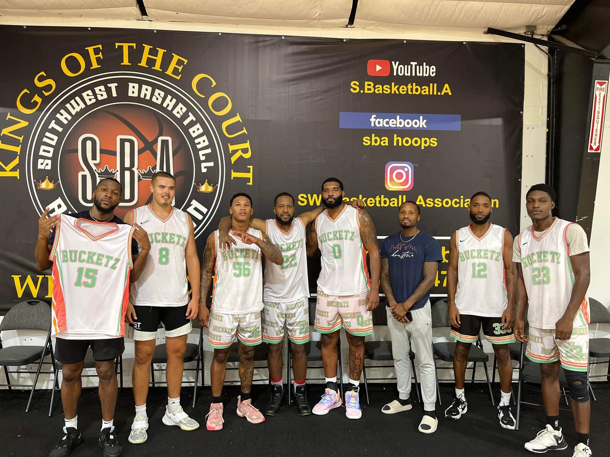 _ClutchCity's tweet photo. Great team win tonight in the championship!! We beat a pretty good team by 20🏆 #SBAChamps #Bucketz https://t.co/g1gBSlHmxx