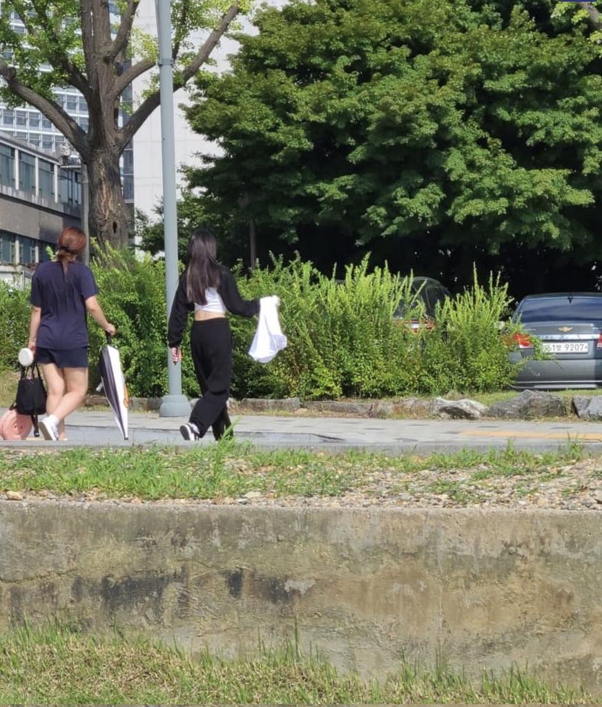 JGRfacts's tweet photo. Our actress Jang Gyuri finally spotted again 👀

#장규리 #JangGyuri #규리 #Gyuri #CheerUp #치얼업 https://t.co/TD9z1Zokxr
