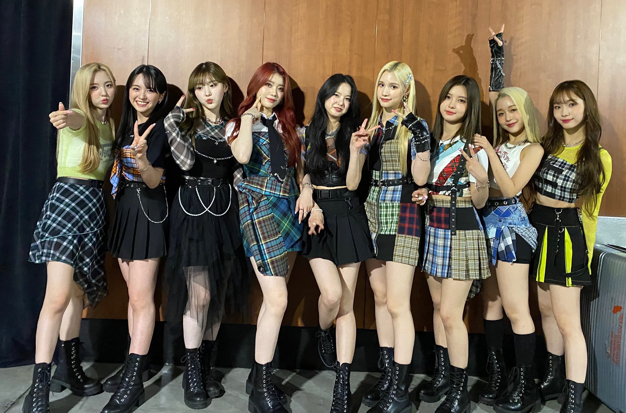 시로 My Kep1er Girlies Had To Reuse Their Outfit For The Second Day But This Nugu Group Gets 3 Sets Of Outfits Changekep1ercompany Treatkep1erbetter Justiceforkep1er Treatkep1erfairly Wakeone Offcl T Co Mum63gvhm4 Twitter