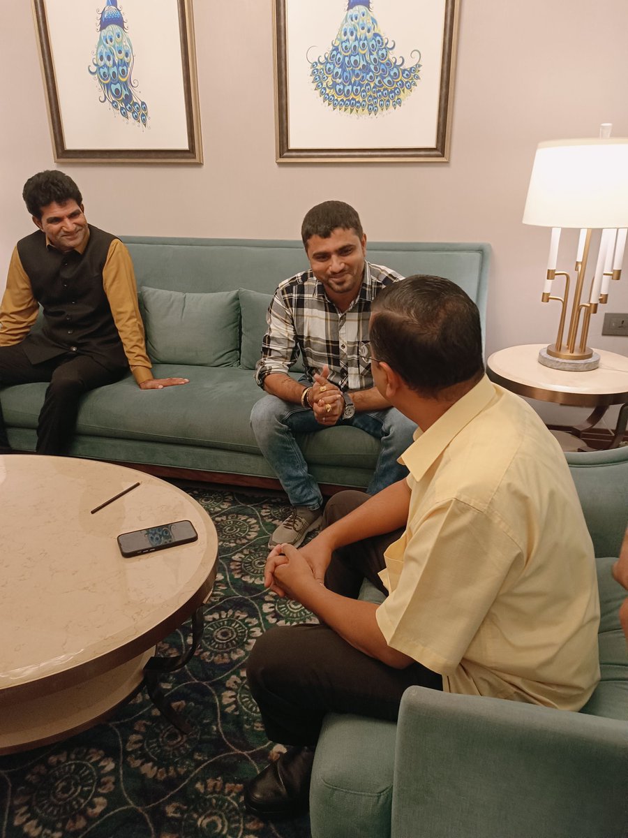 RajanThakkar9's tweet photo. #એક_નવી_ઇનિંગ_ની_શરૂઆત 
આજ રોજ દિલ્હીના યશસ્વી મુખ્યમંત્રી શ્રી @ArvindKejriwal જી સાથે મુલાકાત કરી અને @AAPGujarat માં વિધિવત રીતે પ્રવેશ કર્યો... Special Thanks to @Gopal_Italia @isudan_gadhvi &amp; @manoj_sorathiya https://t.co/xTq7xAz6Wl