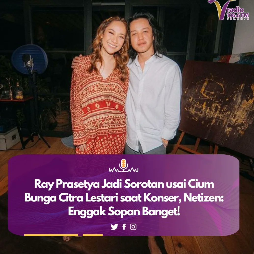 vradiofm's tweet photo. Ray Prasetya menjadi sorotan publik ketika manggung bareng Bunga Citra Lestari. Pasalnya, dia mencium pipi Bunga yang menurut netizen tidak sopan dan kurang ajar.
"Maaf itu bukan gemesin. Itu kurang ajar namanya," tulis
#VRadio #Viral #Update #Trending #Info #BCL #RayPrasetya. https://t.co/PPQxznJ6UL
