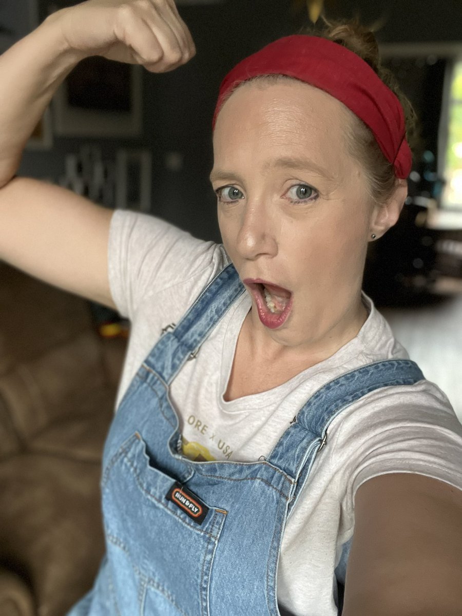 milliethefish's tweet image. All ready for a day of manual labour….the things I do for a bit of peace and quiet 🙈😂 #meanttobeonholiday #willworkforcake