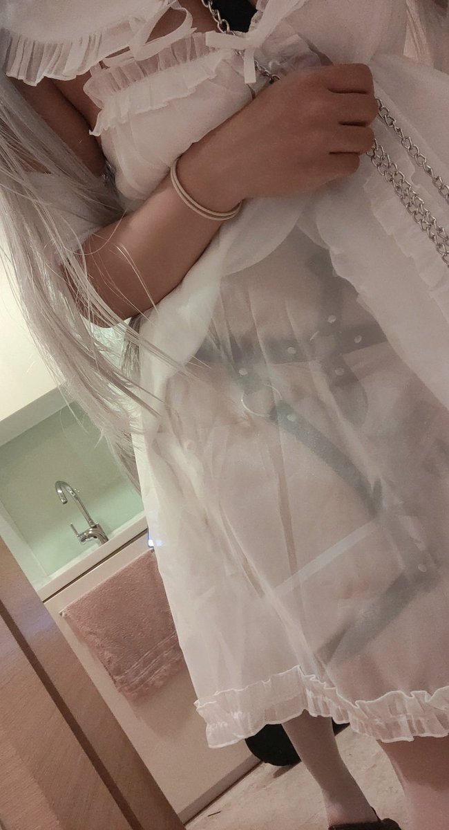 初音ちゃんのスカートの下は何ですか？
初音酱的裙子下面是什么呢？

#首輪女子 #cosplay #被写体さんと繋がりたい #双马尾萝莉 https://t.co/JQ4tu95dkP