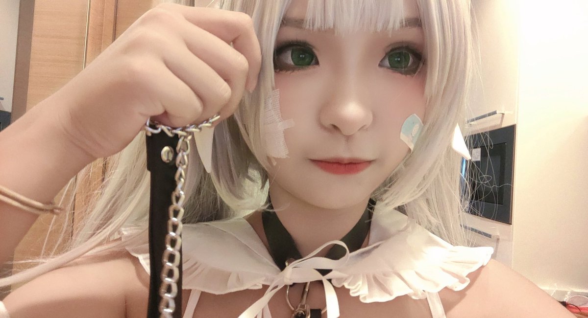初音ちゃんのスカートの下は何ですか？
初音酱的裙子下面是什么呢？

#首輪女子 #cosplay #被写体さんと繋がりたい #双马尾萝莉 https://t.co/JQ4tu95dkP