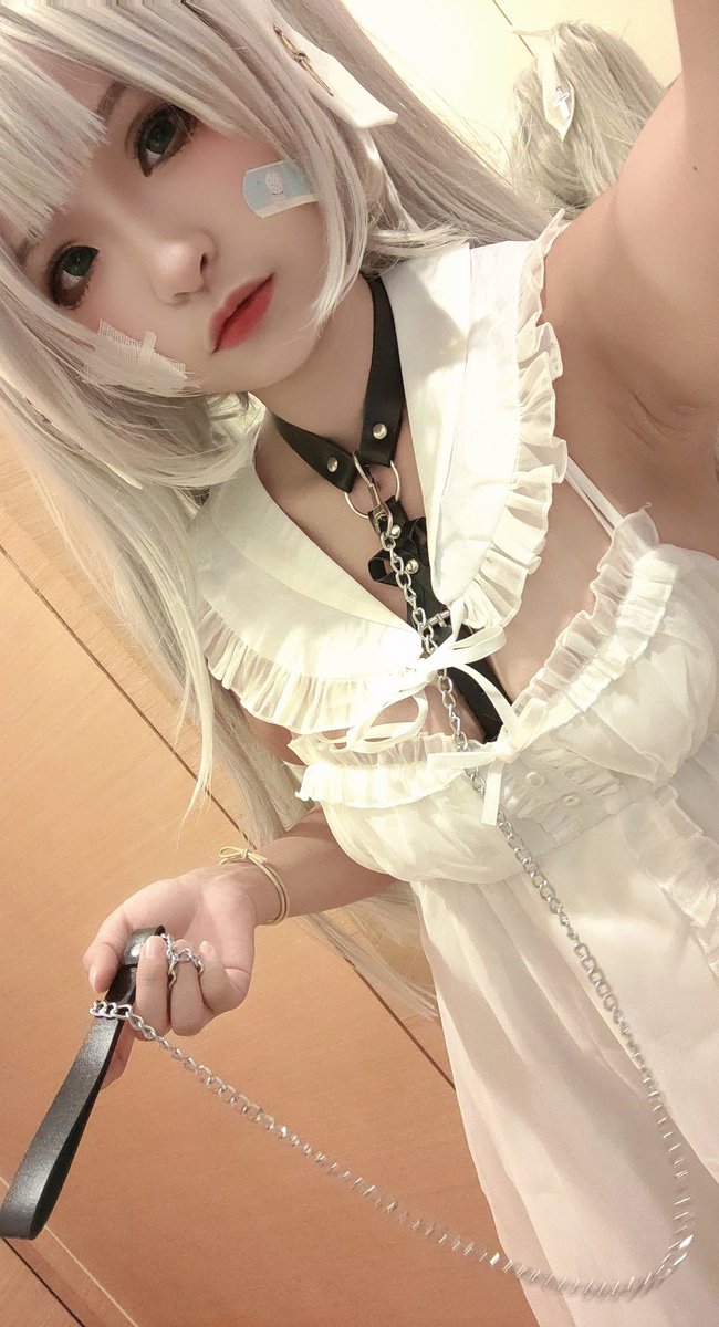 初音ちゃんのスカートの下は何ですか？
初音酱的裙子下面是什么呢？

#首輪女子 #cosplay #被写体さんと繋がりたい #双马尾萝莉 https://t.co/JQ4tu95dkP