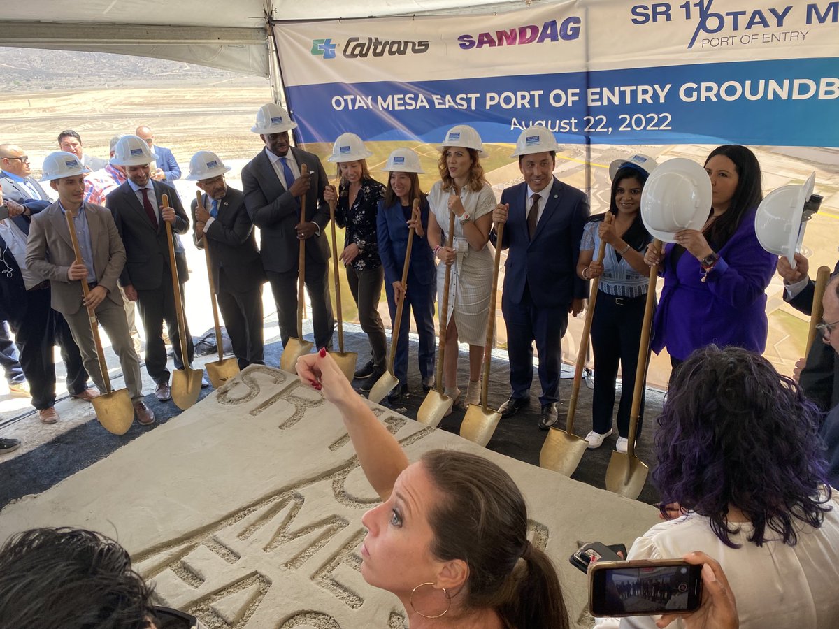 SmartBorderSDTJ's tweet photo. What a treat to see our binational community celebrate the start of #OtayMesaEast construction today! Thanx ⁦@SDCaltrans⁩ ⁦@CA_Trans_Agency⁩ ⁦@mhorso⁩ ⁦@BCGobierno⁩ ⁦@SEDENAmx⁩ ⁦@SRE_mx⁩ ⁦@SANDAG⁩ ⁦@CAGoBiz⁩ for your great efforts! https://t.co/Z8Rz7Rl4ng