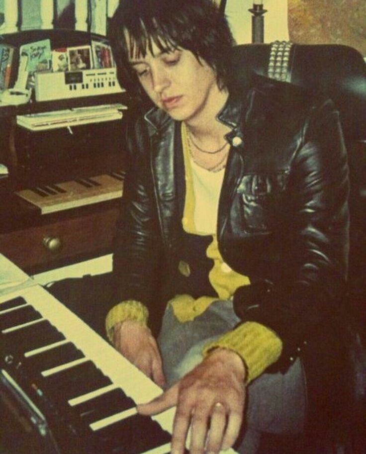 proximacntr's tweet photo. 🌈HAPPY BIRTHDAY JULIAN CASABLANCAS 
YOU ARE A GREAT MUSICIAN, SINGER, YOU INSPIRE ME EVERY DAY AND YOUR SMILE ILLUMINATES EVERY SECOND OF MY EXISTENCE https://t.co/FItlegI7H9