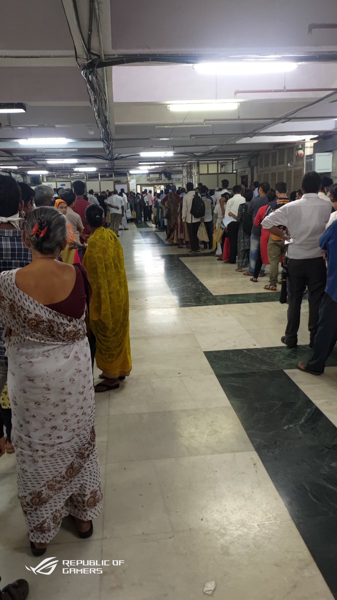 himanshurules's tweet photo. @mybmc @mybmcHealthDept this is the line for renewal of UHID card at Nair hospital where only 20 rs are required to be paid. This is causing so much inconvenience to the patients. This process could have been made online but still we are sleeping over it. Please take na asap. https://t.co/Nd0F1mFpu6