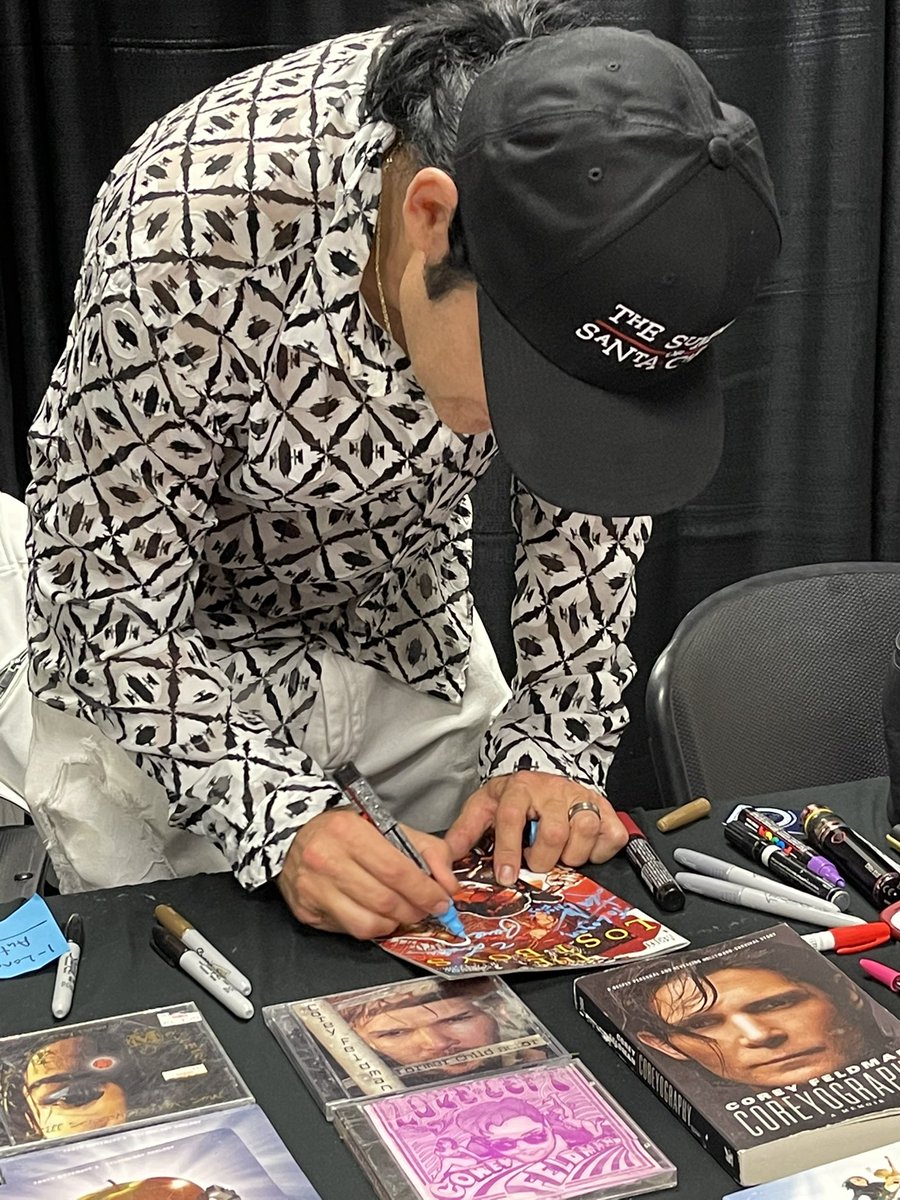 loganvasquez13's tweet photo. Had so much fun this weekend got to meet the one and only @Corey_Feldman it was an honor and my son was happy and kept asking if we could go back and see you❤️ @realCFeldman #Coreyfeldman #thelostboys #Edgarfrog
#horrorcommunity #summerofsantacarla https://t.co/YmlxzBkpm9