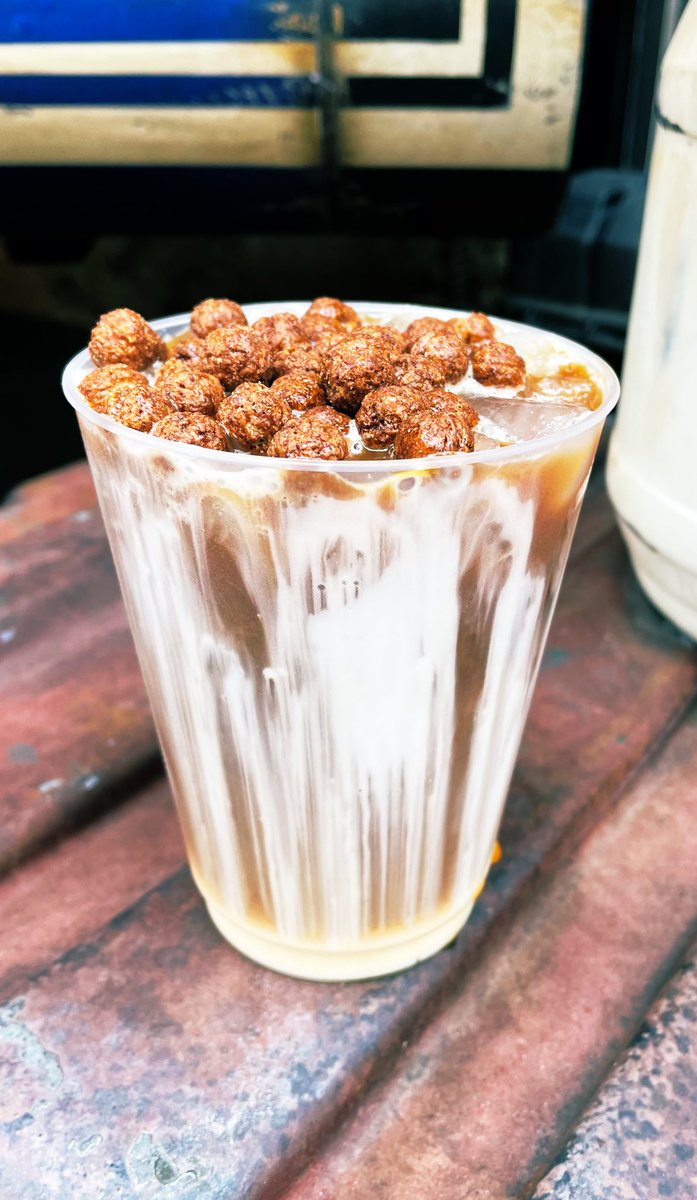mouseclass's tweet photo. Cold Brew Black Caf at Kat Saka’s Kettle in Galaxy’s Edge 
😋❤️☕️

#DisneyWorld #CoffeeTime https://t.co/IlBnfEEtsl