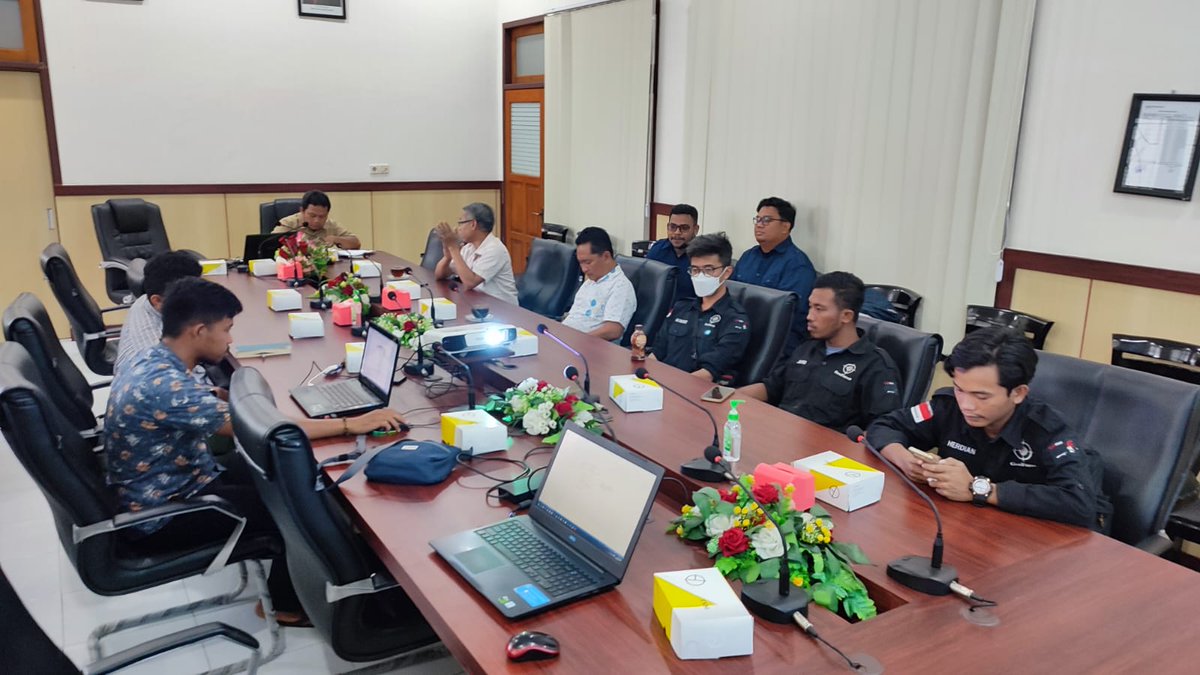 AkeMalamo's tweet photo. Rapat Pembahasan Progres Pekerjaan Kontraktual Rehabilitasi Hutan dan Lahan Tahun 2022 bersama Direktur PT. Berkah Hijrah Halmahera,Direktur PT. Parakawan Abadi Indonesia dan Direktur CV.Nurrahman Prasetyo .

#rhl
#ditjenpdasrh
#2022 https://t.co/HGoHUXePhS