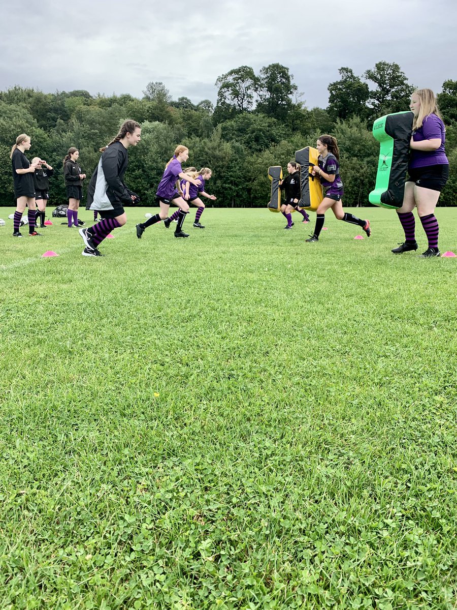 We are proud to introduce our very first girls school of 🏉 group! These young ladies threw themselves into session 1 and have made a fantastic start to the year. #wallacerugby #futurestars