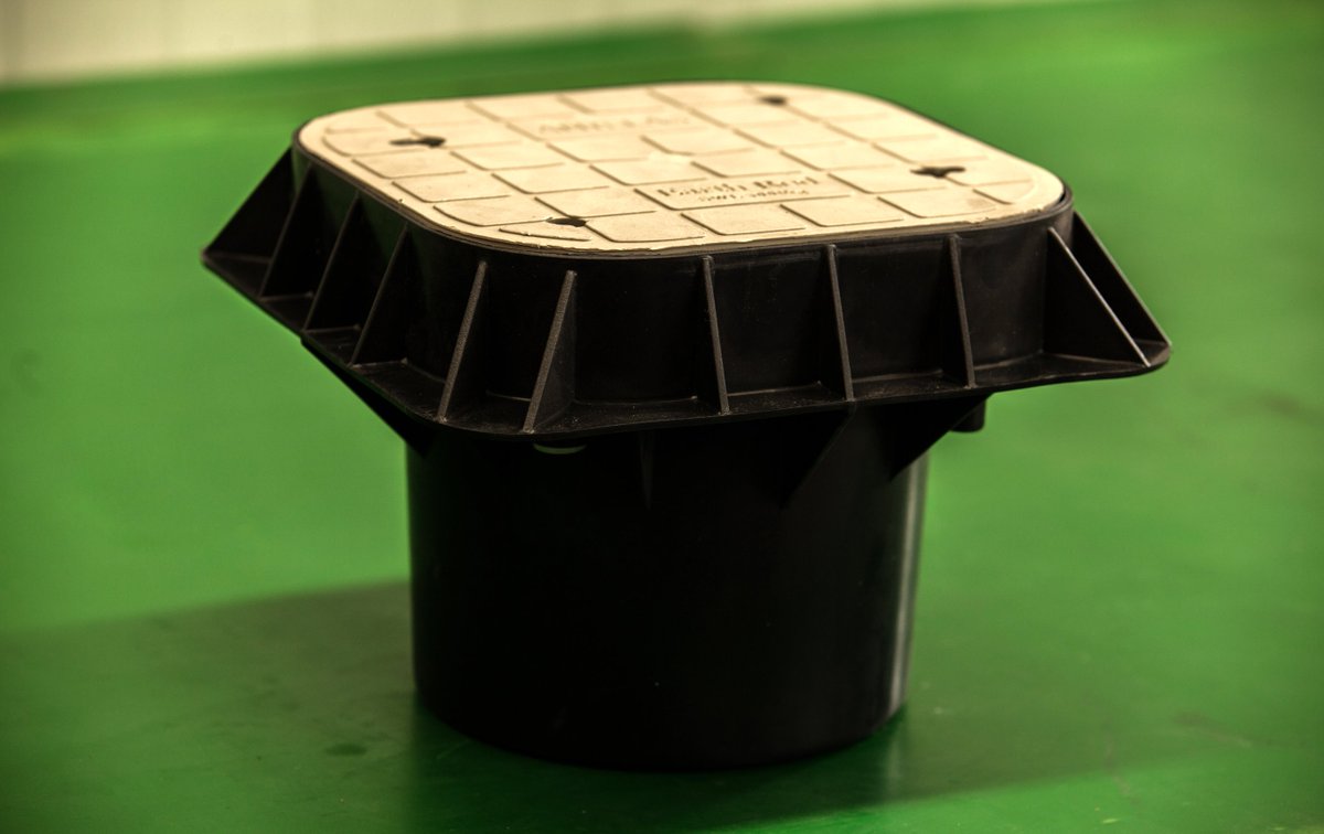 Sunlightweld's tweet image. Sunlight's #InspectionPit has the best safe working load performance(up to 50KN )  with international certification of IEC62561-5, It has been designed, shaped and sized to fit easily into brick paved walkways and suitable for most commercial and industrial applications.#testpit