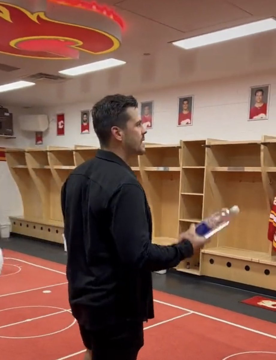 ilstuhockey's tweet photo. Who has the better locker room? Us or the Calgary Flames https://t.co/RbUVN4Cnef