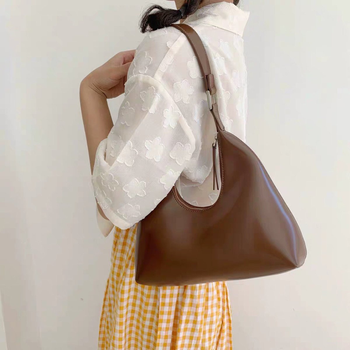 RICKYYAO12's tweet photo. Excited to share the latest addition to my #etsy shop: Genuine Shiny Cowhide Leather Handbag, Retro U shaped Crescent Bag Underarm Shoulder Crossbody Bag, Peekaboo Bag, Women Work Leather Bag https://t.co/efG61vemki #prom #shoulder #minimalist #fashionshoulderbag #bags https://t.co/VbRLgkDts8