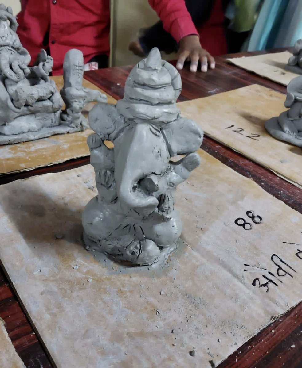 FoodyAshish's tweet photo. पर्यावरणपूरक गणपती… भाच्यांची कलाकारी…

#पर्यावरण #गणपती https://t.co/vzDbqlACdA