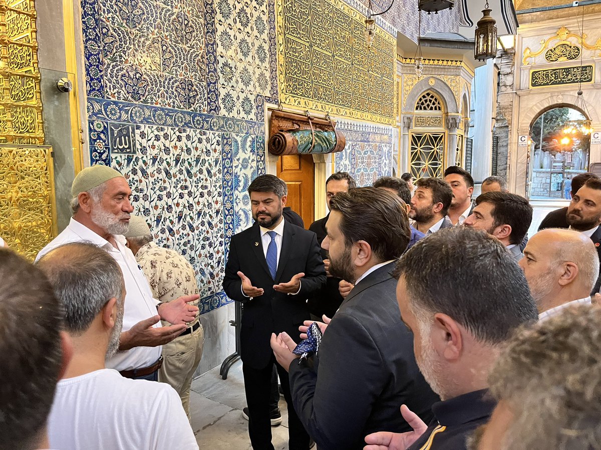 rpmustafadogan's tweet photo. İstanbul’da yeni döneme, Eyüp Sultan Camii’nde sabah namazı, Ebu Eyüp El-Ensari (ra) hazretleri, Prof. Dr. Necmettin Erbakan Hocamızın ve H. Nermin Erbakan annemizin kabir ziyaretleri ve dualarla başladık.

Gazamız mübarek olsun. https://t.co/CK4zCMLJqf