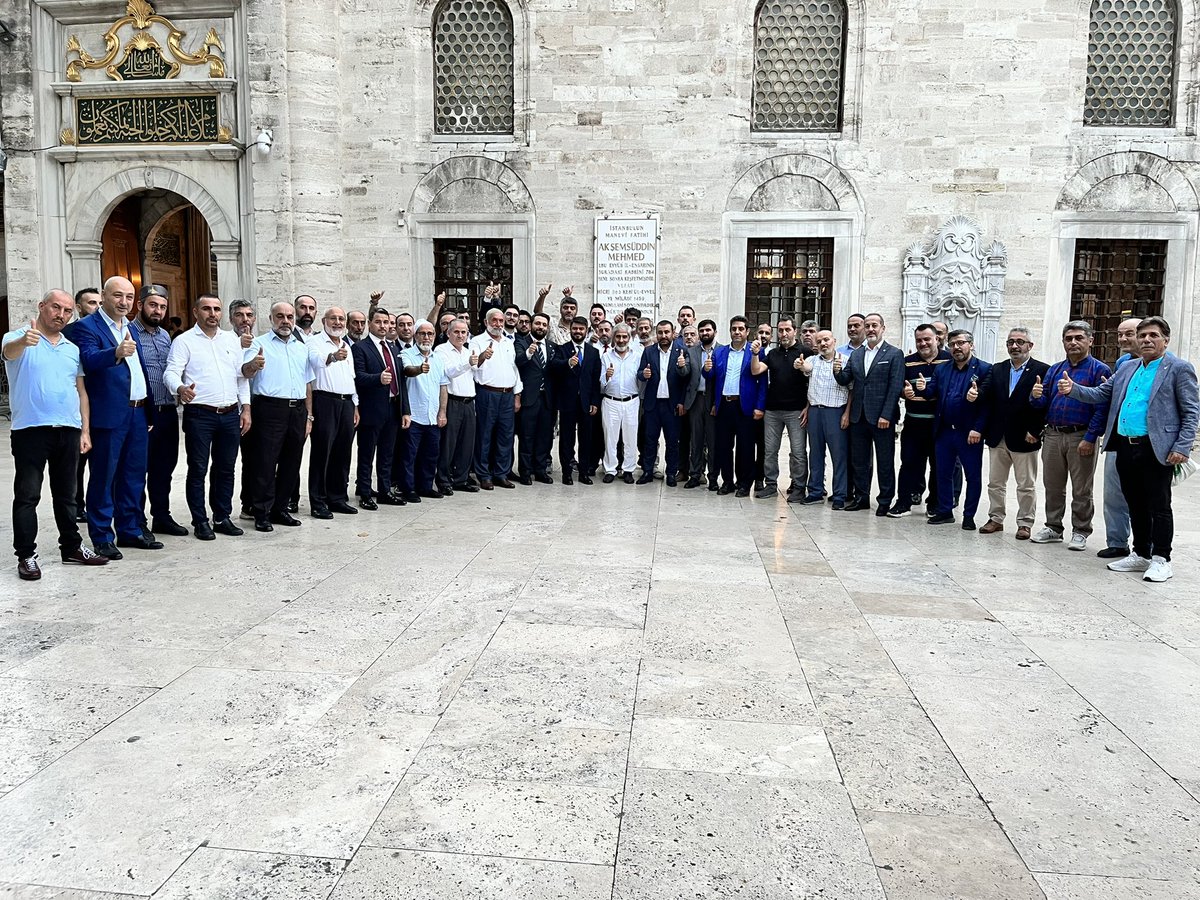 rpmustafadogan's tweet photo. İstanbul’da yeni döneme, Eyüp Sultan Camii’nde sabah namazı, Ebu Eyüp El-Ensari (ra) hazretleri, Prof. Dr. Necmettin Erbakan Hocamızın ve H. Nermin Erbakan annemizin kabir ziyaretleri ve dualarla başladık.

Gazamız mübarek olsun. https://t.co/CK4zCMLJqf