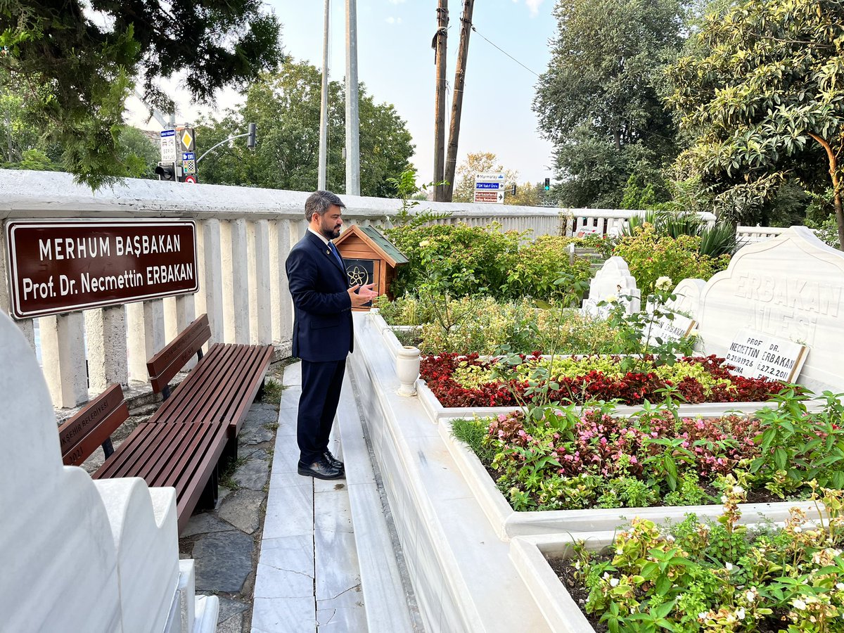 rpmustafadogan's tweet photo. İstanbul’da yeni döneme, Eyüp Sultan Camii’nde sabah namazı, Ebu Eyüp El-Ensari (ra) hazretleri, Prof. Dr. Necmettin Erbakan Hocamızın ve H. Nermin Erbakan annemizin kabir ziyaretleri ve dualarla başladık.

Gazamız mübarek olsun. https://t.co/CK4zCMLJqf