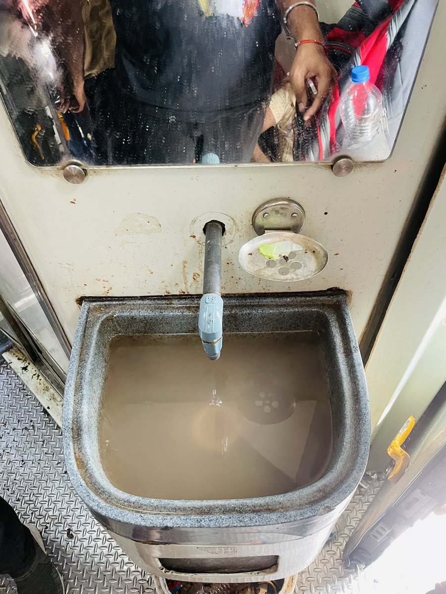 Suryansh_siingh's tweet image. Cleaning Condition of the train 15655 and in this train @IRCTCofficial wender who Selling a water bottle of Rs 15 for Rs 20 my PNR -6205284115 coach S9
@eCateringIRCTC @RailMinIndia @RailMadad