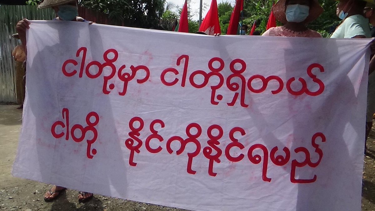 spring_2021's tweet photo. Main strike of Hpakant Tsp marched on streets and chanted revolutionary slogans to protest against the Military Dictatorship.

#2022Aug23Coup 
#CrimesAgainstHumanity 
#WhatsHappeningInMyanmar https://t.co/vfGIO6HaQy