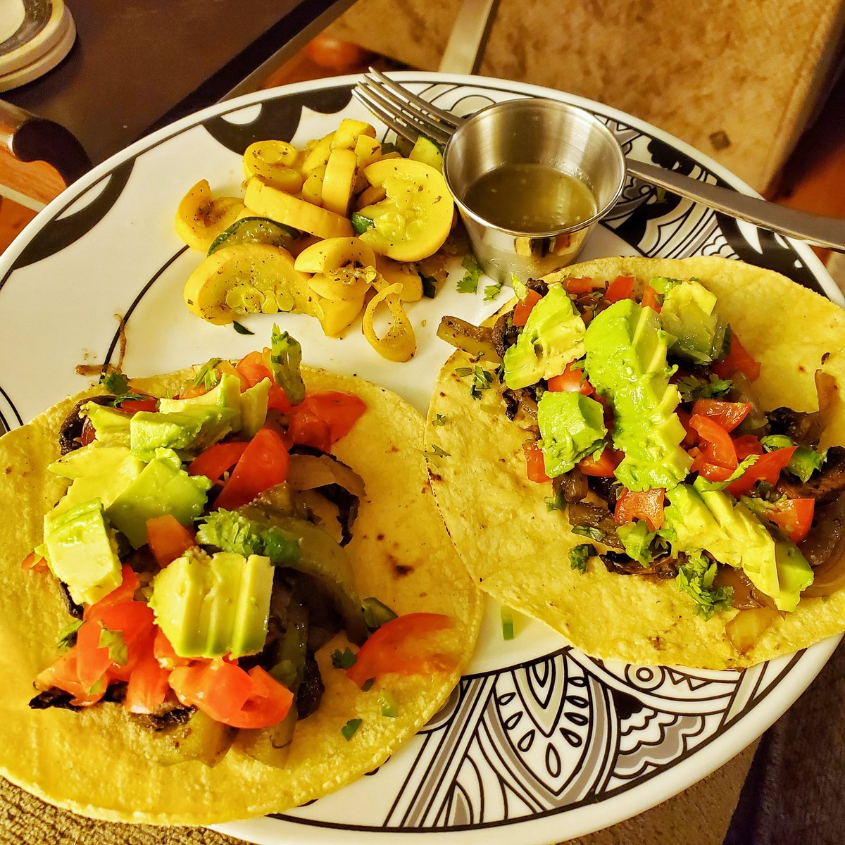 BrandyNewness's tweet photo. Been craving mexican food so tonight I made my first Portobello tacos. Freaking delicious! #tacos #vegan #vegetarian #clean #food #organic https://t.co/4QSjWLmIEk