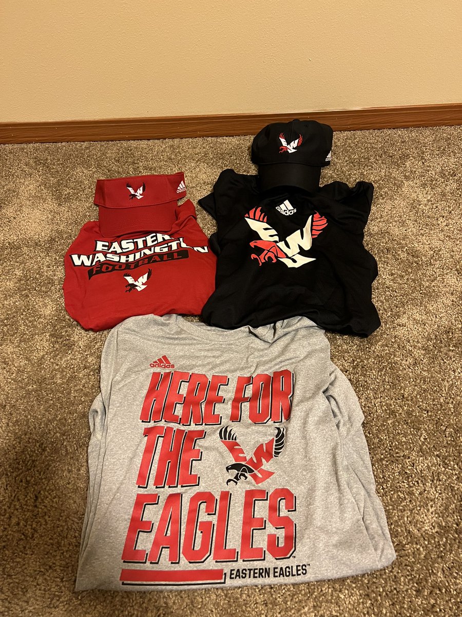 Shoutout <a href="/EWUequipment/">EWU Equipment</a> for hooking up the student assistants with some gear‼️