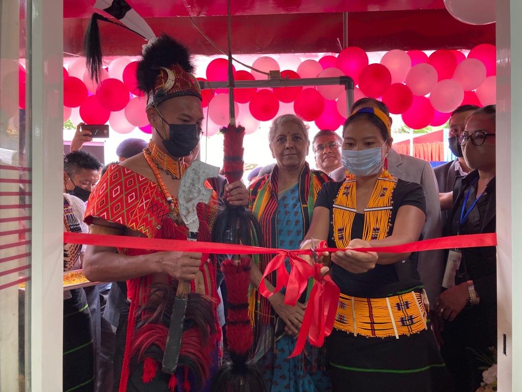 nsitharamanoffc's tweet photo. Smt @nsitharaman inaugurates @AxisBank branch at Mon during her visit to Nagaland. The branch will cater the 26,000 strong population directly and is expected to have an extended catchment area of 2.5 lakh population. https://t.co/c9lxTpC2XD