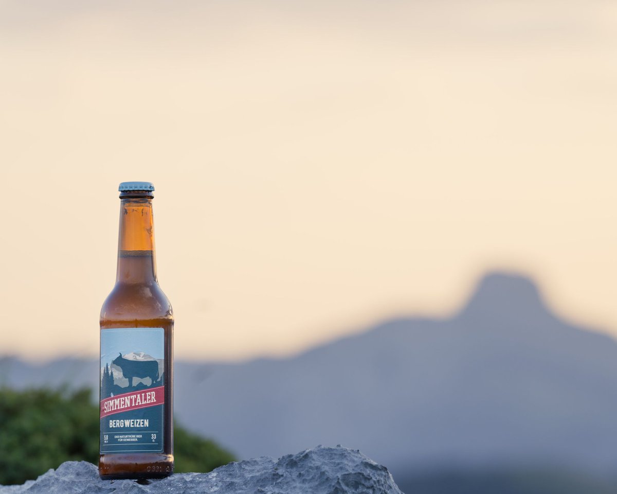 SimmentalerB's tweet photo. ⛰️Diese Woche den Gipfel stürmen❓ Warum nicht gleich am Montag damit anfangen: Wir wünschen einen guten Wochenstart! Wer erkennt den Berg im Hintergrund❓

#simmental #simmentaler #simmentalerbier #montag #mondaysbelike #mondaystyle #mondaysdontsuck #mondaysmiles https://t.co/jcA2JFD42u
