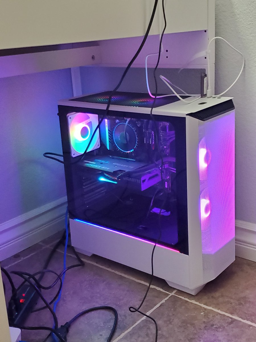 Moto_vated98's tweet photo. @NZXT Just finished this build. Too bad the CPU mount was the wrong mount so now gotta wait to install the bigger cpu fan🥲 https://t.co/6Kp3bnLmcf
