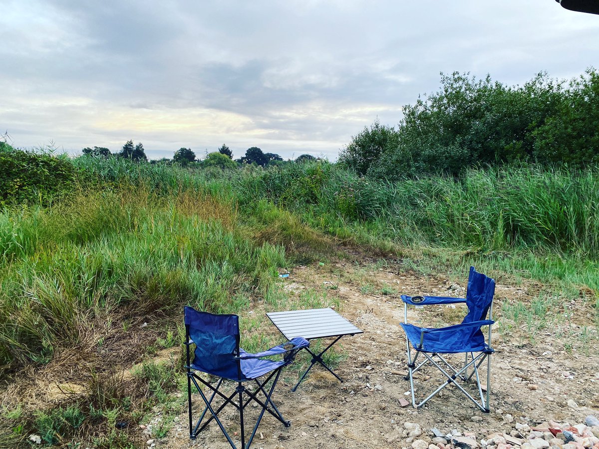 JudithM06504029's tweet photo. Hen O Clock & the first sedge warbler of the day #peaceful #flatcalm #licensedringer #yousnoozeyoulose #outsideisthebestside https://t.co/mFV6OwOzjA
