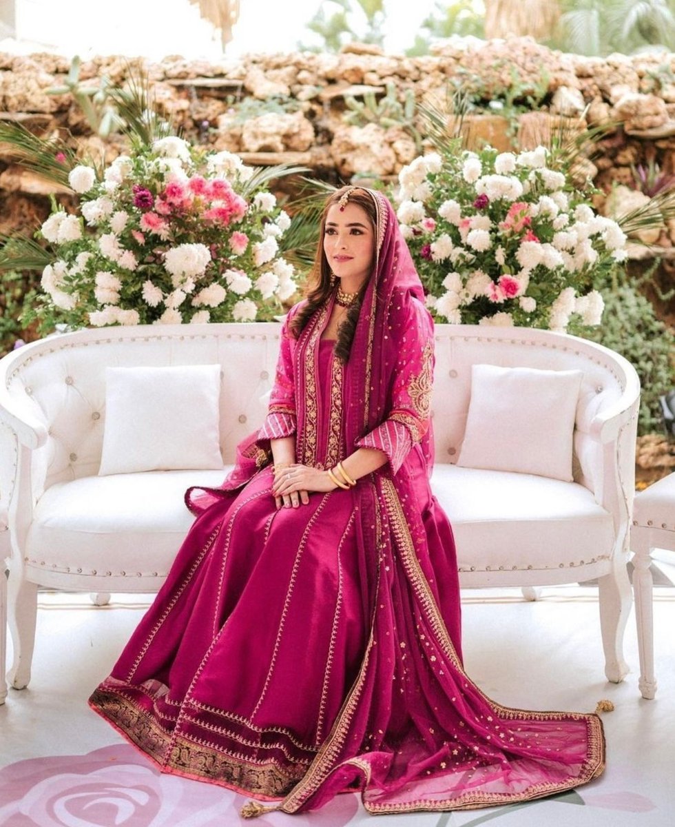 FarahTalibAziz's tweet photo. Aiman is a truly memorable bride in our Zareen Fuchsia Kalidaar.
#HappyBrides #RealBrides #FarahTalibAziz ✨ https://t.co/bGYH0dDp4E