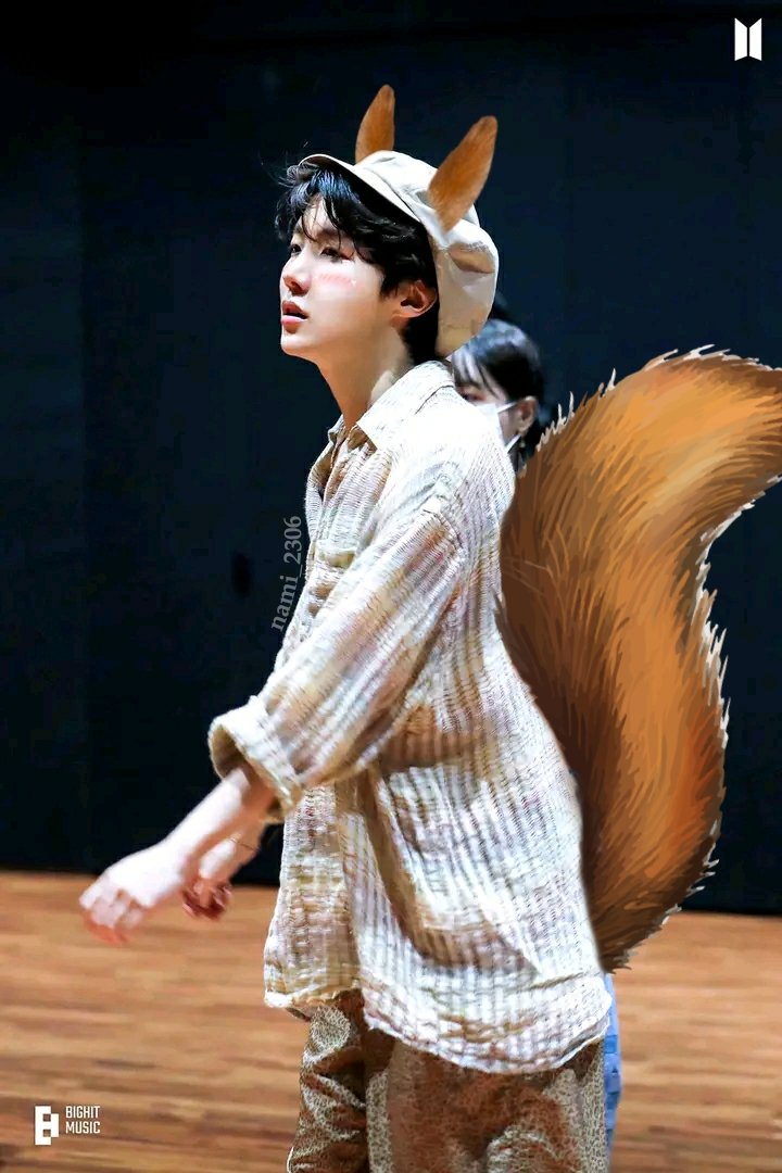 soowon2364's tweet photo. Tự nhiên nhìn ảnh thấy đáng iu á 
#jhope #BTSJHOPE https://t.co/HYGouz0aVP