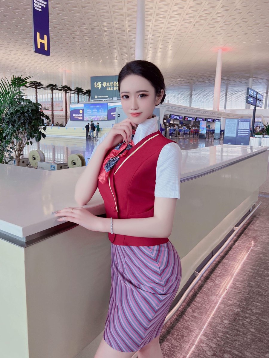 Lisha1888's tweet photo. 🌸🌸武汉‖武汉某航空空姐🌸🌸

咚莉

净高181cm  181cm      C🐻
体重53kg
模特身材，皮肤白嫩，敏感水多
声音甜美，态度极好
配合度很高
人照无差，有差赔钱😋😋
以验证
#武汉   #武汉上门 #武汉翘��� #武汉兼职 #武汉交友 #武汉同城 #丝袜制服 #空姐 https://t.co/mPrEbxV4HO