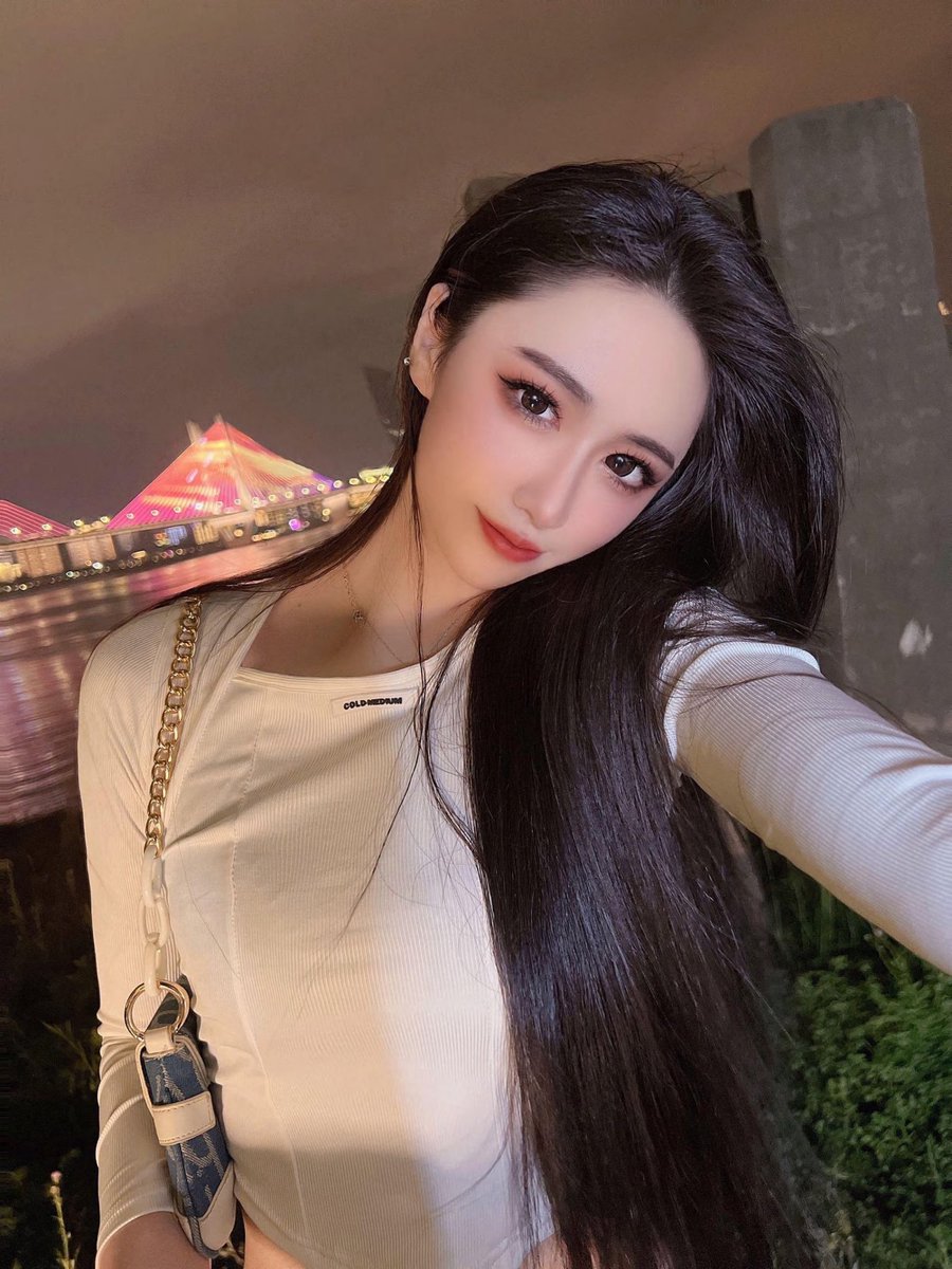 Lisha1888's tweet photo. 🌸🌸武汉‖武汉某航空空姐🌸🌸

咚莉

净高181cm  181cm      C🐻
体重53kg
模特身材，皮肤白嫩，敏感水多
声音甜美，态度极好
配合度很高
人照无差，有差赔钱😋😋
以验证
#武汉   #武汉上门 #武汉翘��� #武汉兼职 #武汉交友 #武汉同城 #丝袜制服 #空姐 https://t.co/mPrEbxV4HO