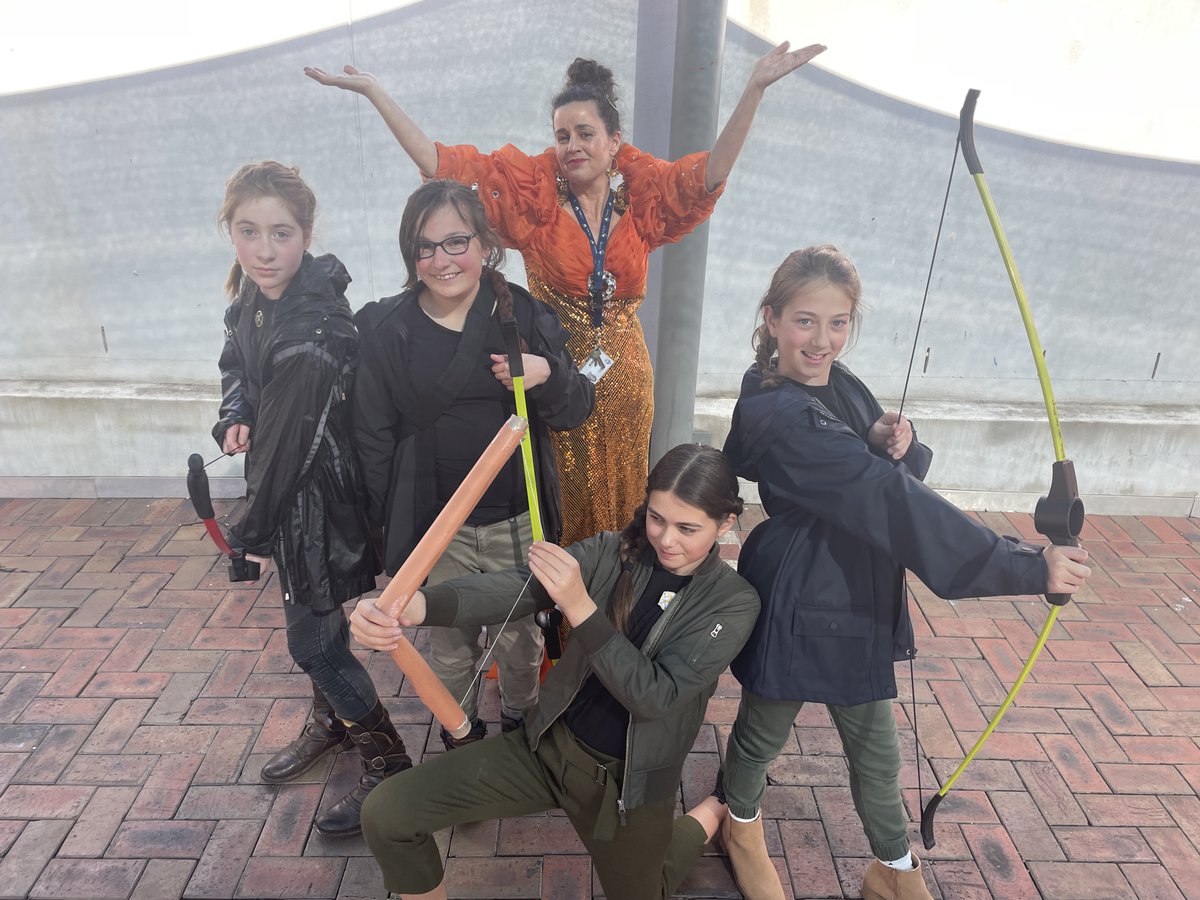MGGS_SouthYarra's tweet photo. #BookWeek2022 has begun! Grammarians and staff got into the spirit with a costume day and parade.  

Students and staff dressed as their favourite book characters or authors. It was wonderful to see so many different books and authors celebrated. https://t.co/PhPxQtG6pK
