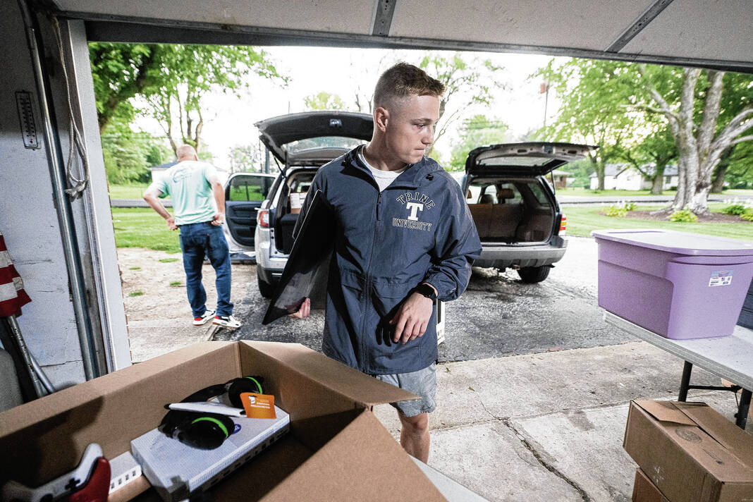 GreenfieldDR's tweet photo. MOVING OUT: Family’s first child heads to college https://t.co/rMgMuTBtOZ https://t.co/VJ5t1hy3HT