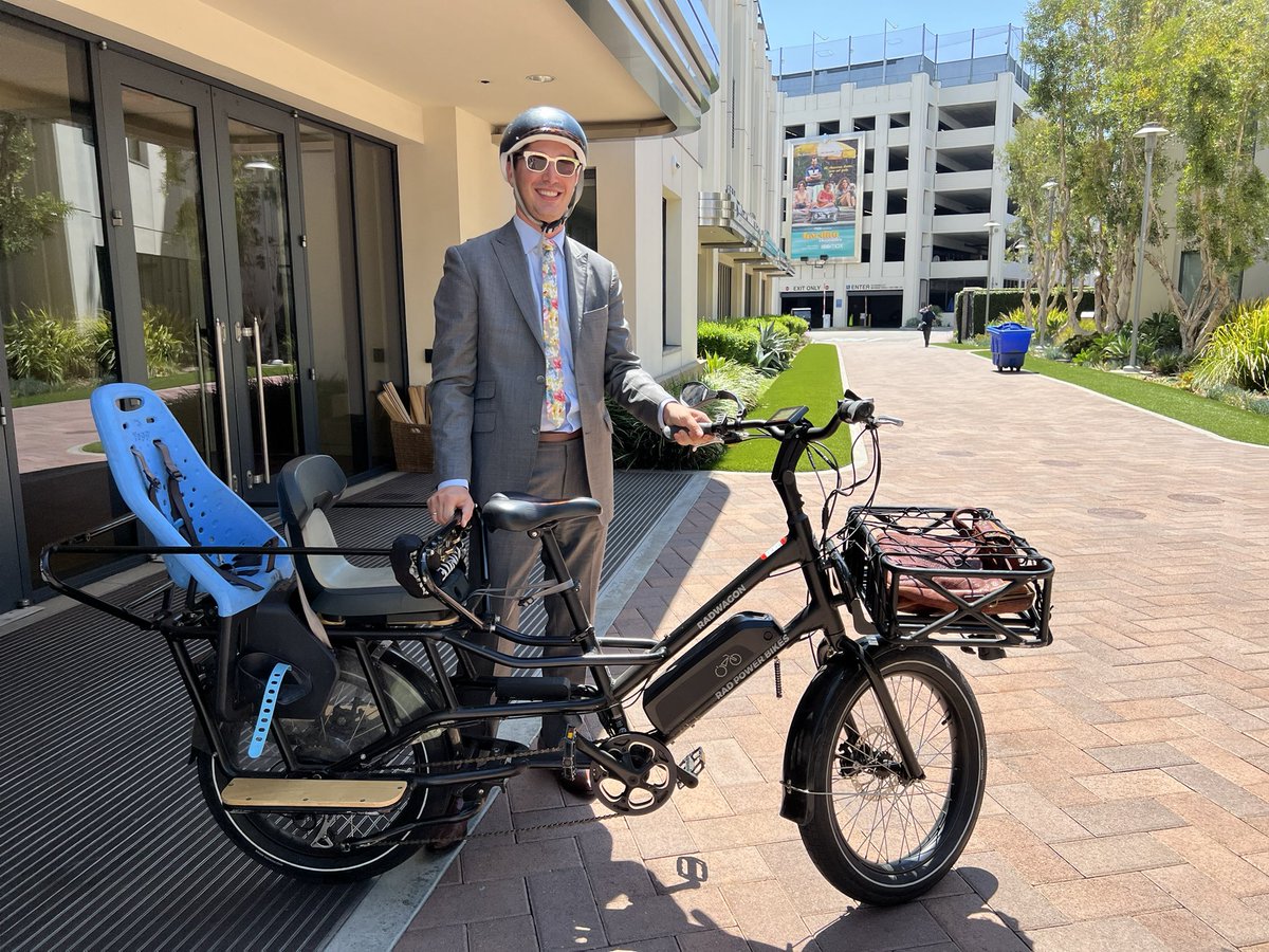 SarahClueCrew's tweet photo. @Jeopardy @buzztronics As mentioned in this week’s episode… this is what “electric bike excellence” looks like on @buzztronics! https://t.co/zztqsNLZFK