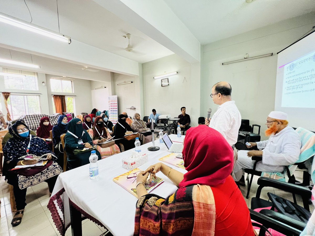 arif4science's tweet photo. Day 2 of @FarmingFutureBD Imam Training program. Female  ITA trainers and Madrasa teachers learning the importance of evidence based communication from university faculty Associate Prof Satil Siraj. https://t.co/Vq7V4Zq5il
