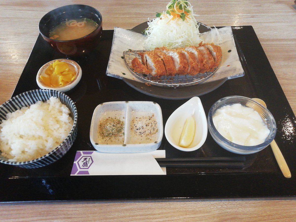 kako827's tweet photo. 職場の人のおすすめ(*^^*)あっさりヘルシー、美味しくいただきました。ごちそうさまでした！
#熟成かつ天膳　#岩塩ヒレかつ　#ごはんキャベツおかわり可能 https://t.co/2e5VtV3Z80